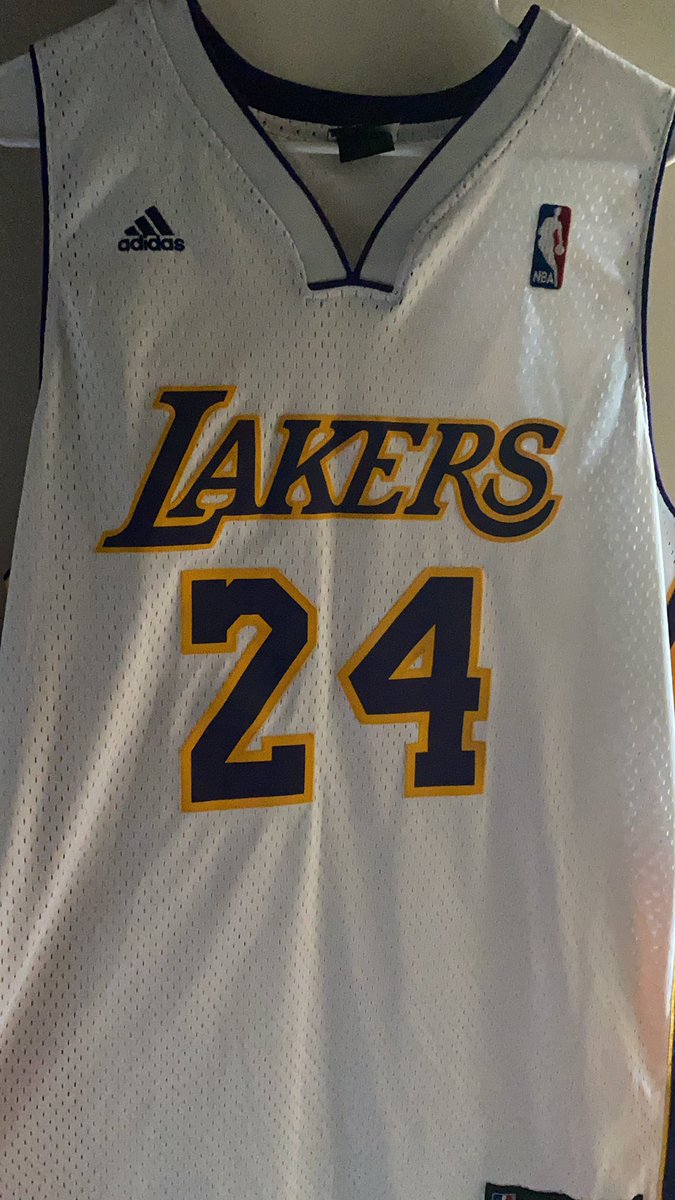 dalep2's tweet photo. @andyfrasco @RedRocksCO @Lakers @LakersNation I’m in if it’s for 24. #frontrow #redrocks https://t.co/HsSU7FYSsp
