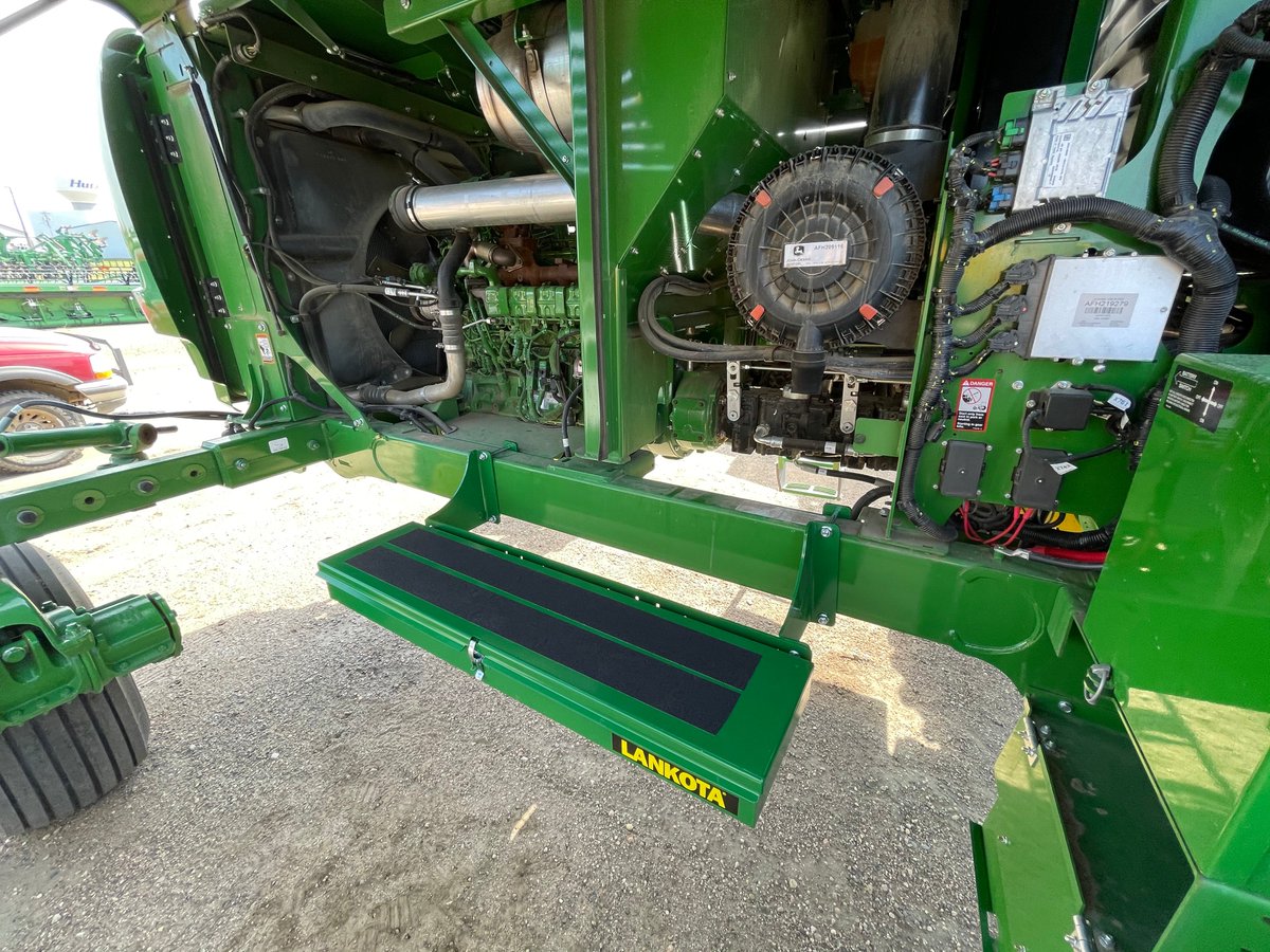 lankota_sd's tweet image. INTRODUCING another #toolbox to #Lankota's product line. Store header parts, #windrower parts, tools &amp;amp; more in this conveniently located, lockable toolbox for MOST #JohnDeere Self-Propelled Windrowers. Measures 45" long by 12.25" wide by 4.5" tall &amp;amp; holds up to 500 total pounds.