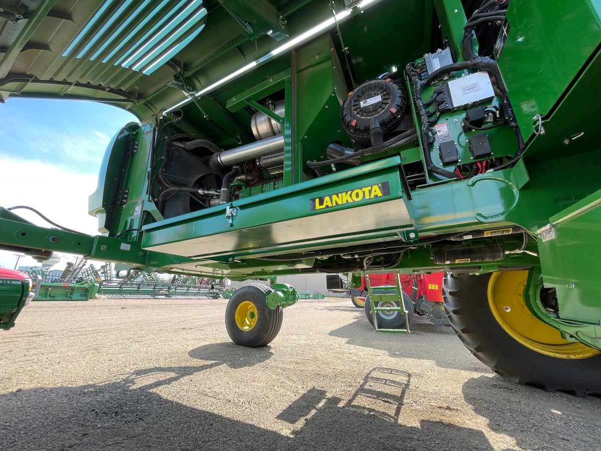 lankota_sd's tweet image. INTRODUCING another #toolbox to #Lankota's product line. Store header parts, #windrower parts, tools &amp;amp; more in this conveniently located, lockable toolbox for MOST #JohnDeere Self-Propelled Windrowers. Measures 45" long by 12.25" wide by 4.5" tall &amp;amp; holds up to 500 total pounds.
