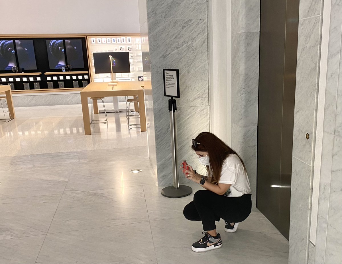 Yesterday I had the pleasure of visiting the new Apple Store in Rome, Via del Corso and taking pictures for <a href="/macstoriesnet/">MacStories</a> 🙏🏼😍

macstories.net/stories/a-pala…