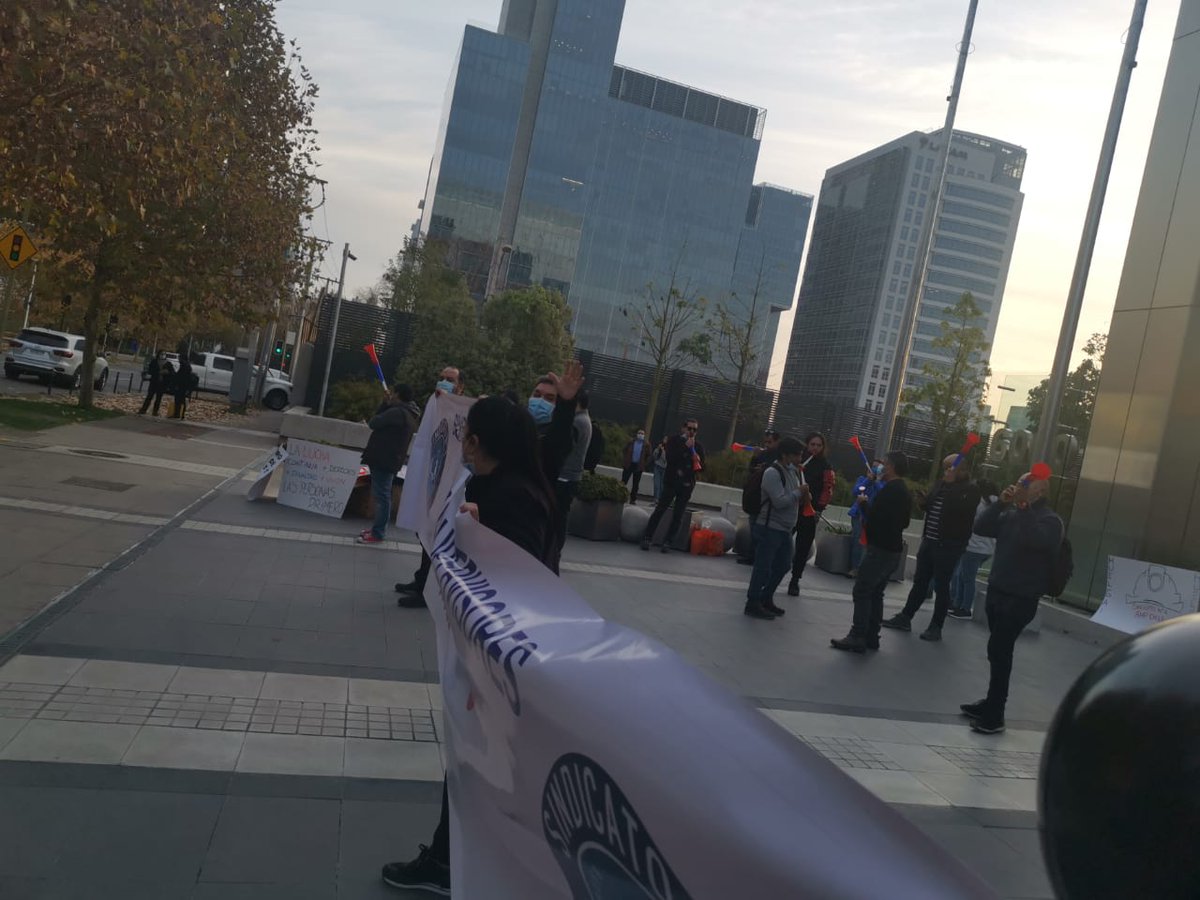 Seguimos en huelga por que nuestros derechos  son legítimos @UltherI <a href="/bhp/">BHP</a> escucha¡¡¡¡¡ <a href="/fedeminerachile/">Federación Minera</a> <a href="/ReporteMinero/">Reporte Minero</a> @CHVNoticias @Sindicatotv13