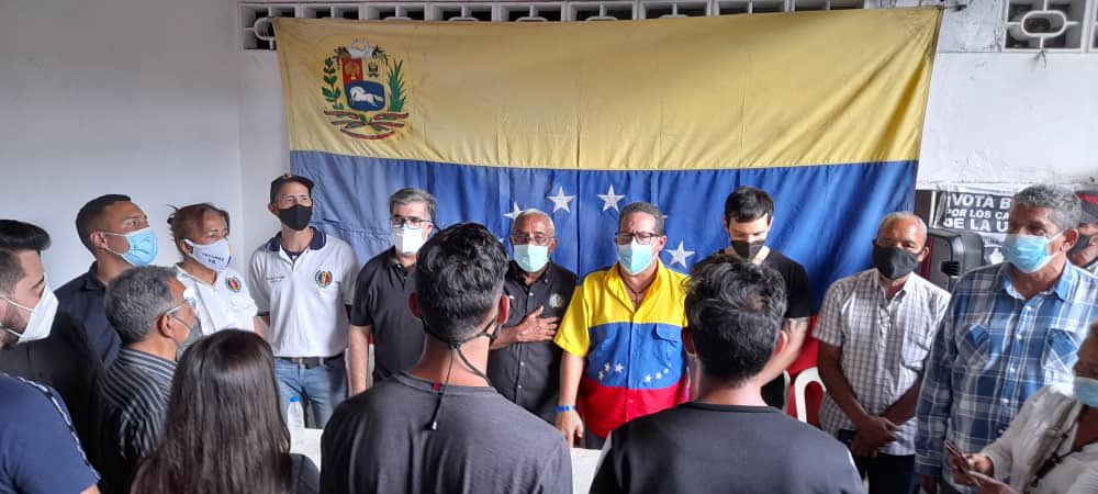 DrJoseTrujilloV's tweet photo. Hoy también recibimos la visita de nuestros queridos compañeros @rojasperezm y @davidrarguello para una gran actividad con nuestra estructura. Gracias a nuestra militancia por cumplir y por saber que cuentan conmigo para seguir asumiendo el reto por Venezuela. https://t.co/8wKbClvIju