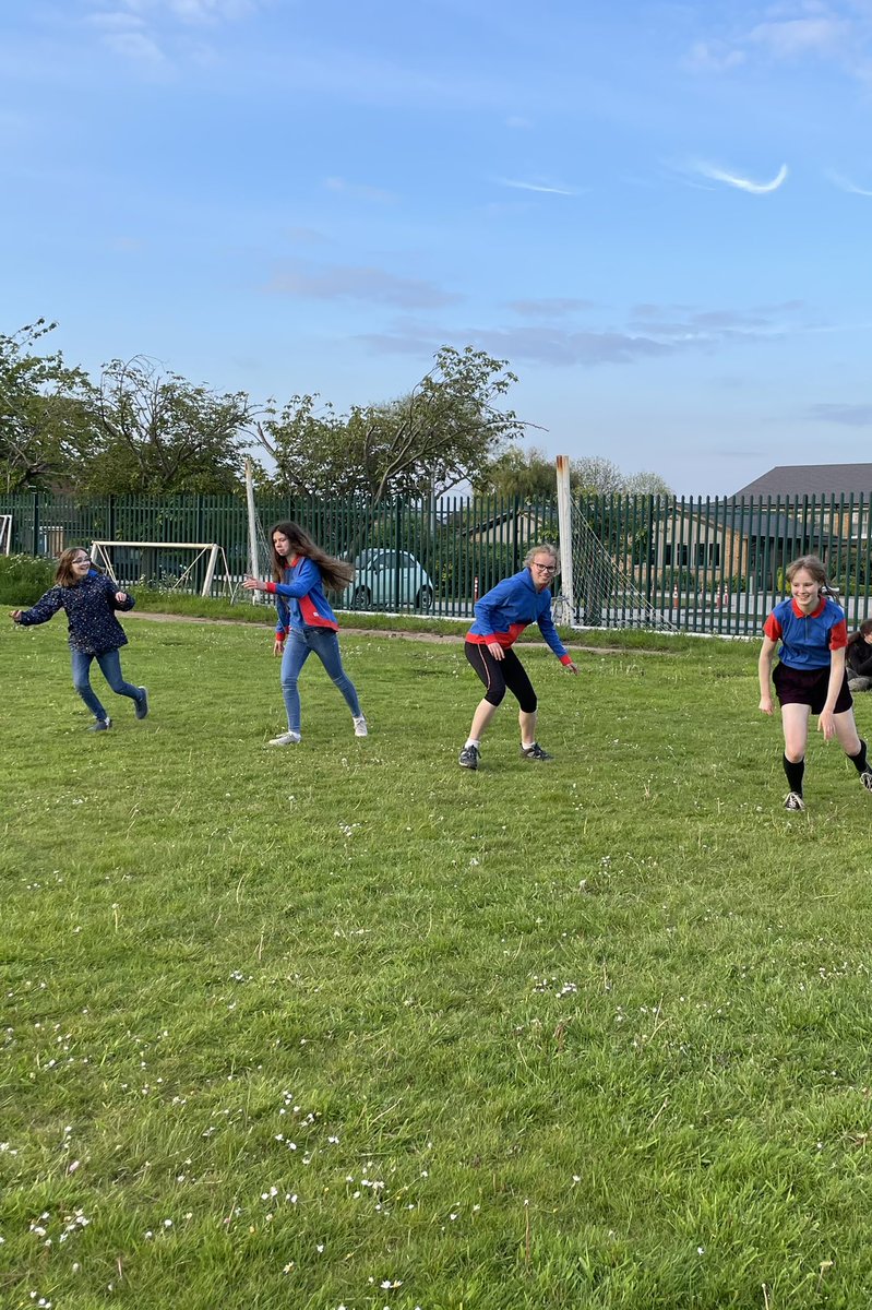 22ndYorkGuides's tweet photo. Almost 15 months later since our last, tonight we held a face to face Guide meeting! 💙 We planted sunflowers and ran around playing lots of games. It was wonderful! 🌻 https://t.co/0Dx1v1xZ4w