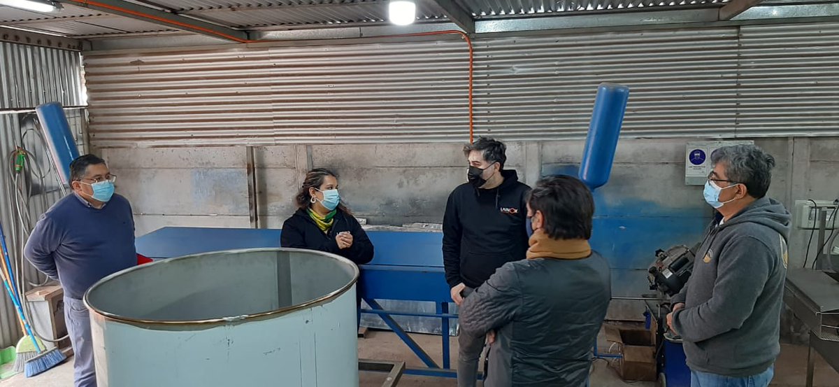 EconomiaOhiggin's tweet photo. 📌Durante la jornada, Seremi @felixortizs junto a #CentrodeNegociosSercotec #SantaCruz visitan y entregan orientación de #CréditoFogape a pyme Lainox Ideas en Acero, donde Gerente Paulina Mella agradece la asesoría del equipo @CdnSanta y ayuda de las herramientas del gobierno🇨🇱 https://t.co/5eGE6f3jTW