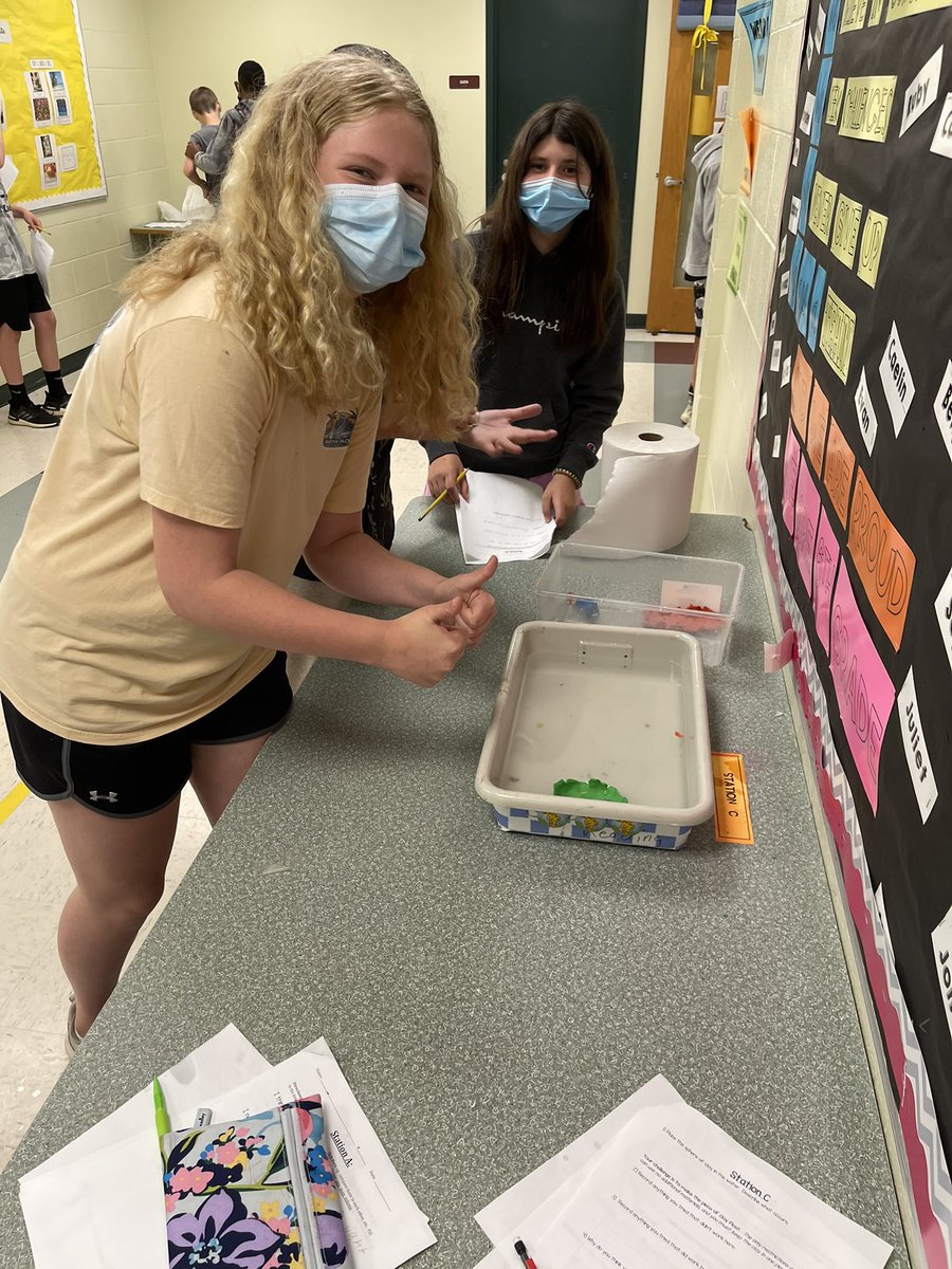 MrsWilliamsG6's tweet photo. Density Exploration Fun! @AhernMiddle #density #sixthgradesciene https://t.co/yAER6eRz87