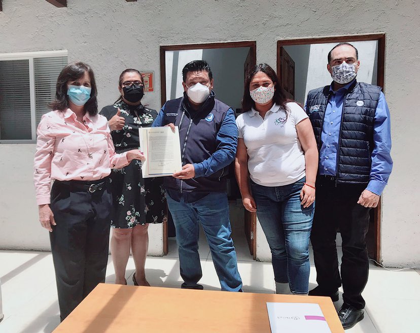 ErnestoSR_MX's tweet photo. 👉🏻Hoy firme el Pacto por la Primera Infancia con la fundación @DeCeroATres, junto con @gonzalo_espina quien desde el congreso se encargará de vigilar el desarrollo pleno e integral de la infancia como una de las prioridades del gobierno. 

#SíHayDeOtra #Cambiemos https://t.co/bHML6DfUqL