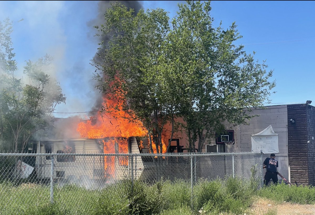 SLCScanner's tweet photo. #SSLFD 3336 S Main St. Crews dispatched to a #StructureFire On arrival they located a trailer fully engulfed. This was a #1AlarmFire and crews managed to get this extinguished before it extended to the nearby structure. @k_garza94 https://t.co/pmNNrx0tee
