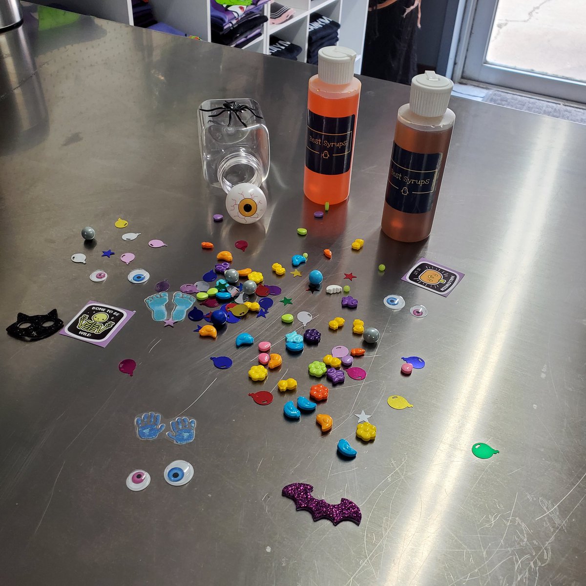 best_syrups's tweet photo. Oops... apparently the Flavor Creatures are feeling left out?! #TEAMYME #BestSyrup #FlavorFactory #creatures #CreatureWears #Messy #Support #SyrupGirls #SupportSmallStreamers #Niles #OhNo #WhatsNext #keepwatching #whatsnew #FrostyFury #PumpkinSlice #Zomberry #woman #thursdayvibes https://t.co/Mzdqam0XpH