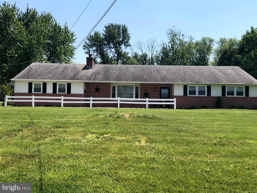 ClassHarlan's tweet photo. #ClassHarlanRealEstate Proudly offered for $414,000. 2760 Pickertown Road in #Warrington. Call us at 215-348-8111 to schedule a showing! https://t.co/Lk9Nbvocy9