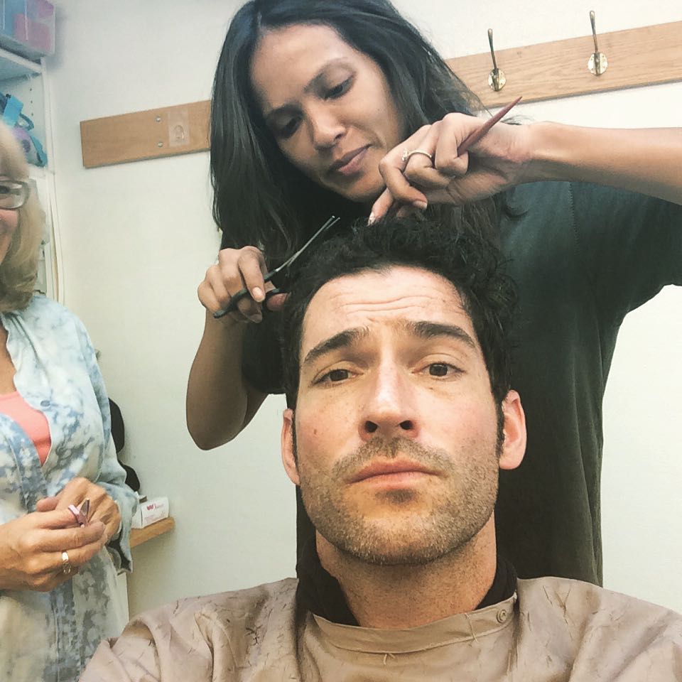 Me preparando aqui pro evento da semana, só falta decidir o look. A temporada 5B de Lucifer chega amanhã. 😈