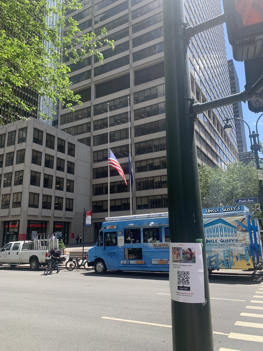 seanzwilson's tweet photo. Spreading the word in NYC π @NFL @nflcommish #NFL #NFLRetire40 #Retire40 #PatTillman #PT40 βπΌπ in bio https://t.co/71P34YHaKJ