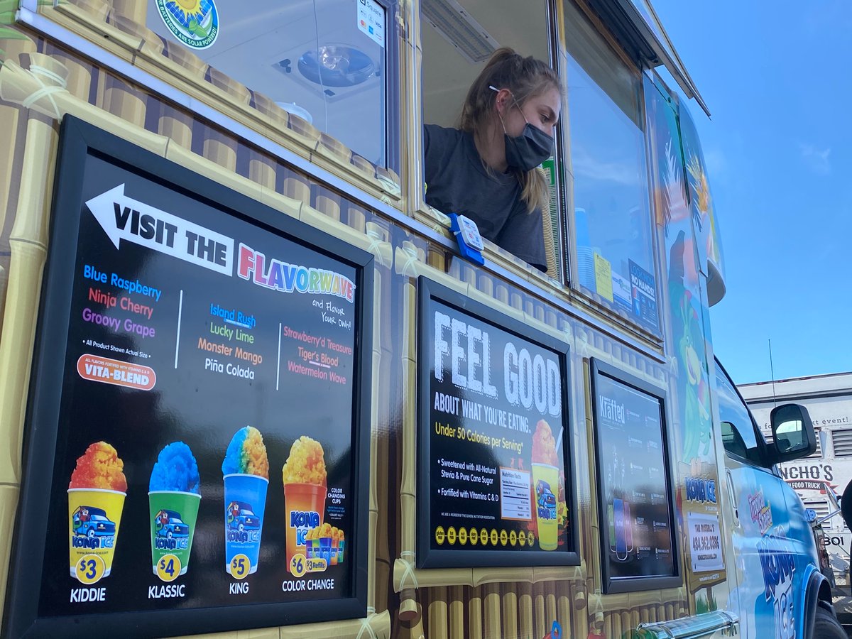joeduceyreports's tweet photo. The @69News @DorneyParkPR ”Food Truck Food Drive” is in full swing at South Mall. Some food trucks like @KONAICE and @TakeATaco are donating $$ to an area food bank to help fight food insecurity. Food, music, good crowd! Giving back never tasted so good! https://t.co/pNKPp9tBRx