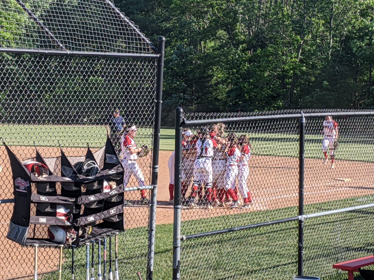 East defeats Southern Lehigh 6 to 4 to advance to the District 11 softball championships!
Congratulations Lady Cardinals!