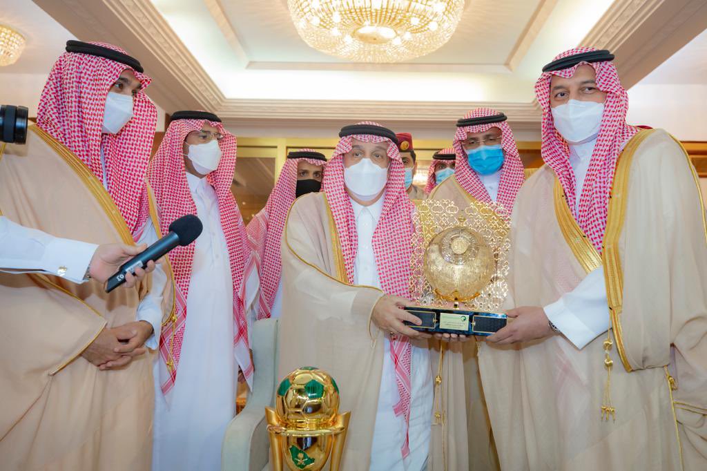 saudiFF's tweet photo. رئيس الاتحاد السعودي ياسر المسحل يهنئ فريق الفيصلي بتتويجه بطلًا لكأس خادم الحرمين الشريفين. 
🌐◀️ https://t.co/wqnnyzQ5RY https://t.co/F6AVSDaNIO