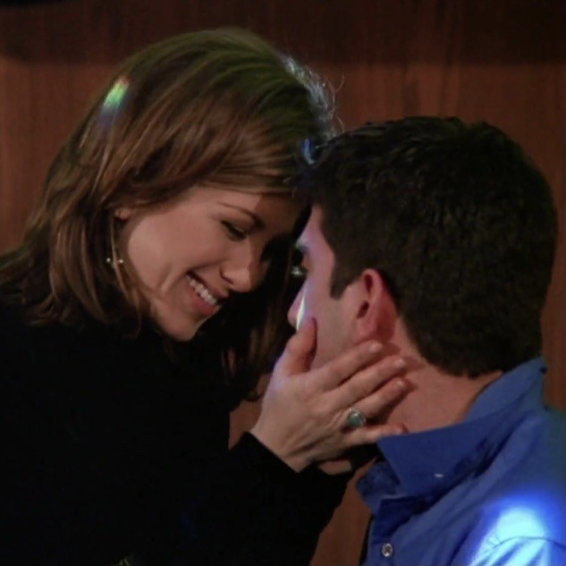 hiddlouistan's tweet photo. That fact that David Schwimmer and Jennifer aniston could have dated in real life but ultimately didn’t is not something I will be getting over anytime soon. #FriendsReunion https://t.co/frkszVNhB3