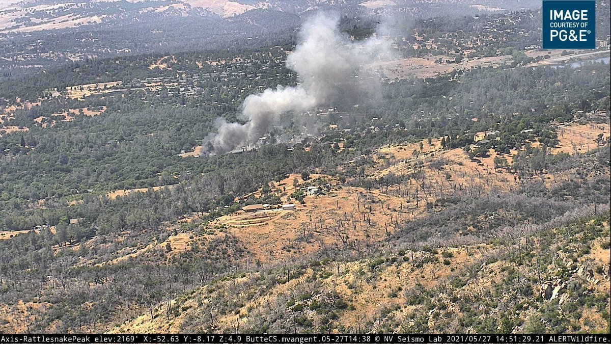 CAFireScanner's tweet photo. #FeatherFire in the Oroville East area of Butte Co near Feathervale Dr & Mt Ida Rd. 3-5 acres w/ structures threatened, additional resources requested. https://t.co/u2Y562CRTR
