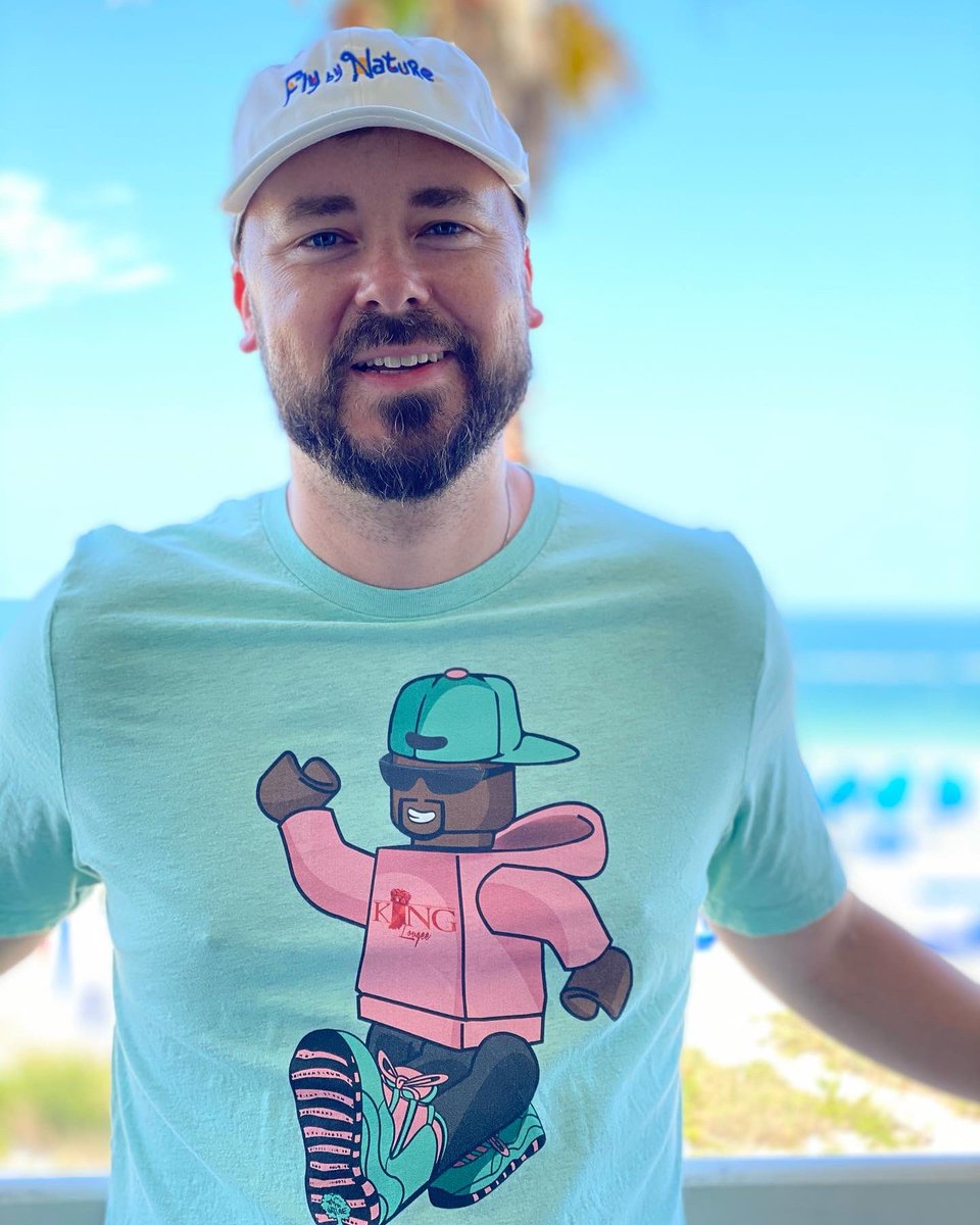 SlushRinger's tweet photo. Not a bad way to start another trip around the sun. #GeminiSeason #FlyByNature #FlyFlock2gether #DesignYourself #LegoLougee https://t.co/fmo0nzpgMa