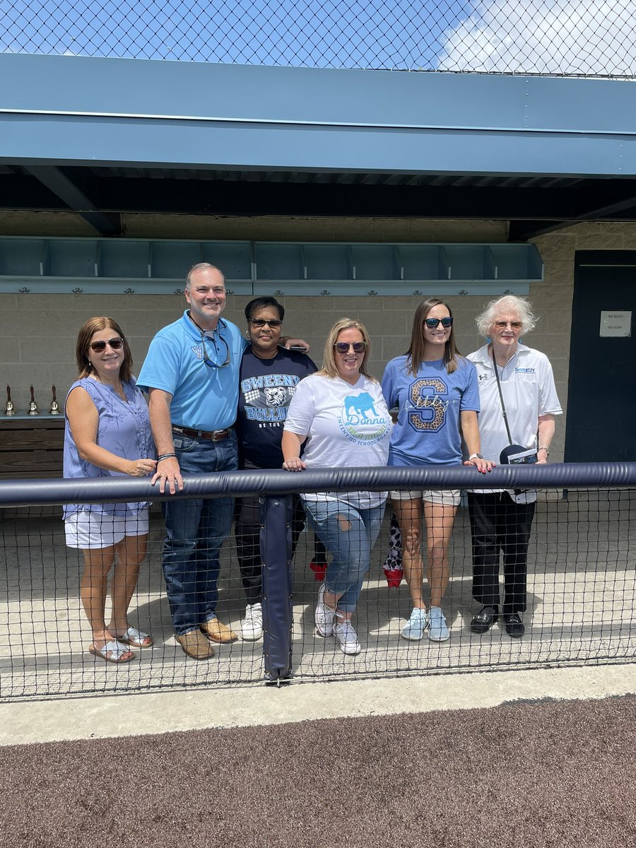tchill_'s tweet photo. Thanks Sweeny ISD teachers and staff for an outstanding school year. You ‘knocked it out of the park’!  We appreciate our SISD Board of Trustees for sending every staff member home with a $1,000 incentive. We are also grateful to New Shores Church for a generous gift bags. https://t.co/FJcqnfVQz9