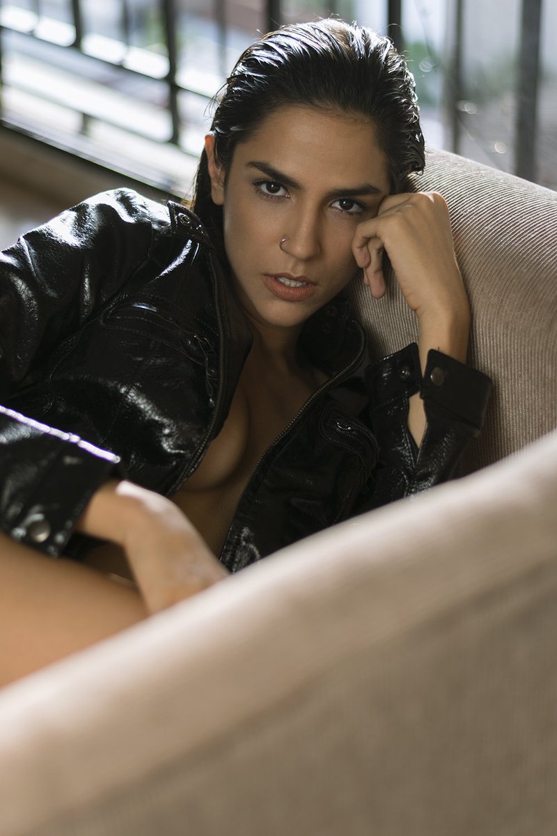 HumbertoYamil's tweet photo. LOURDES #throwback 
.
.
Ph @recheveer 
.
.
#hymodels #model #portrait #photo #tb #tbt #natural #beauty #photooftheday #beyourself #paraguayanmodel #Paraguay
👇🏽https://t.co/oEmXxyYgvo https://t.co/CgiZm6OnAI