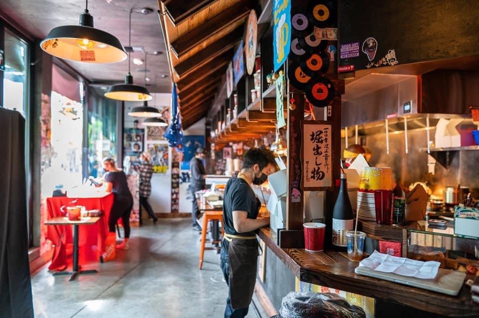 takuseattle's tweet photo. Don’t forget to pick up some #karaage for tonight’s episode of #TopChef! And we have you covered on to go #cocktails:

🍹: The Shiso Fly
🧉: The Straw Hat 
🥃: Rum Strawberry Jello Shots
💦: Vodka + Cherry Jello Shots 

#TakuSeattle #TopChef #TopChef18 #BravoTopChef #jelloshots https://t.co/LoX6g9tz2v
