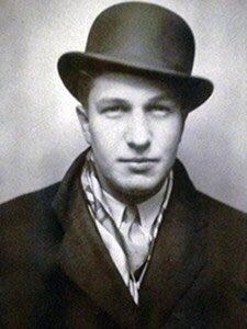 shortyblueyes5's tweet photo. Vincent Price, The Master of Menace, born 110 years ago today! Here’s his daughter, #author &amp; speaker Victoria Price on a #podcast sharing thoughts on her dad and growing up “Pricewise.” #BOTD #VincentPrice #MasterOfMenace #HorrorMovies #VintageHollywood 
https://t.co/NFbBPCOtdB https://t.co/vgpUX3yKiS
