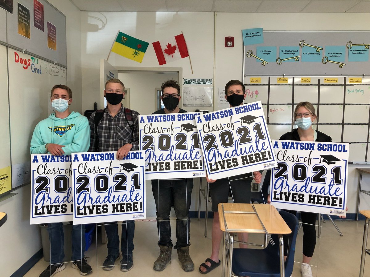WatsonSchoolSK's tweet photo. Thank you @horizonsd205 for the lawn signs for our graduates! https://t.co/0N57KiInPd