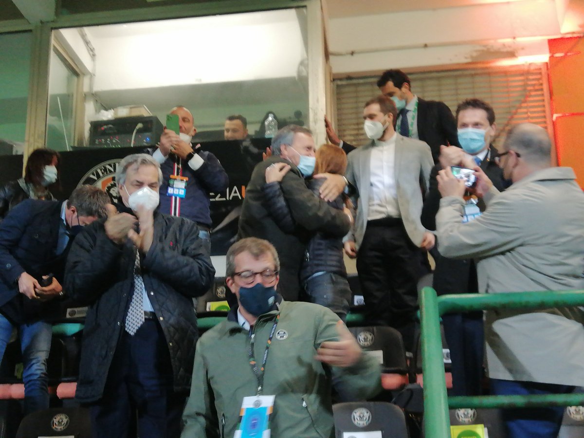 comunevenezia's tweet photo. #Calcio #Playoff21
Dopo vent'anni il @VeneziaFC_IT torna a calcare i campi della @SerieA
π Il sindaco @LuigiBrugnaro: "Un'emozione fortissima. Grazie dalla cittΓ a squadra, societΓ e tifosi"
π https://t.co/Z0o2OTwdOq https://t.co/9y1yhmwOl0