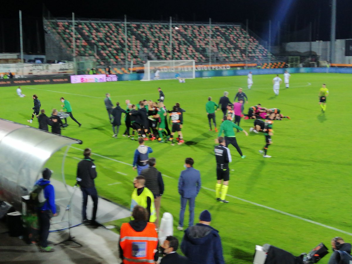 comunevenezia's tweet photo. #Calcio #Playoff21
Dopo vent'anni il @VeneziaFC_IT torna a calcare i campi della @SerieA
π Il sindaco @LuigiBrugnaro: "Un'emozione fortissima. Grazie dalla cittΓ a squadra, societΓ e tifosi"
π https://t.co/Z0o2OTwdOq https://t.co/9y1yhmwOl0