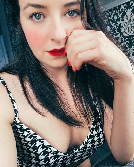 Gute Nacht 💋🌙 Fast schon wieder Wochenende 😍 https://t.co/5YYjJ6t7U7<a href="/tag/24hnbr2022"class="tags"><span>#24hnbr2022</span></a>