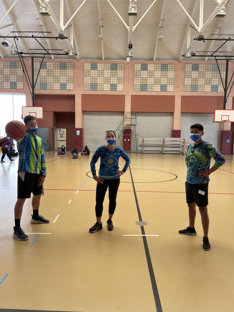 MSThunderhawks's tweet photo. VCMS PE Teachers show school spirit for twin/multiple day. https://t.co/uYyH8EMSrC