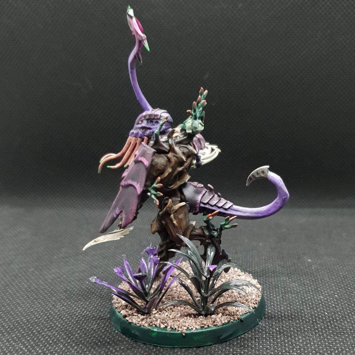 Heed_Paints's tweet photo. 2nd Venomthropic Hunter done
Bit less dynamic but the kits still a great match
Sylvanids are coming🌳🪳
#WarhammerCommunity #warmongers #kitbash #purplepink #conversion #sylvaneth #tyranid #sylvanid #tyraneth #venomthrope #kurnothhunter #warhammer40k #warhammeraos https://t.co/TBF8vIA5uB