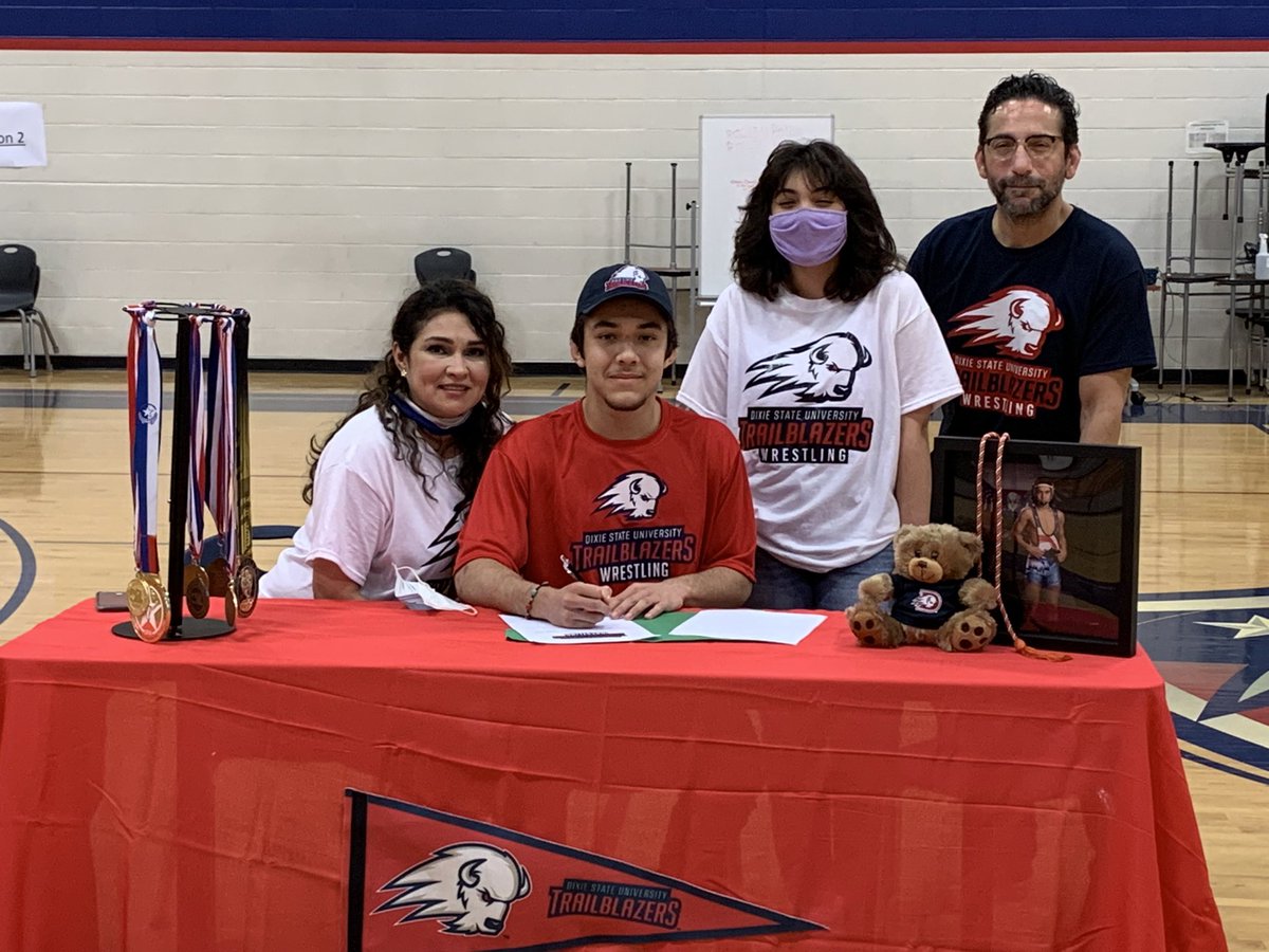 VMwrestling's tweet photo. Roman Corona signed his letter to continue his academic and athletic career wrestling at Dixie State in Utah https://t.co/KGr0JkxjQX