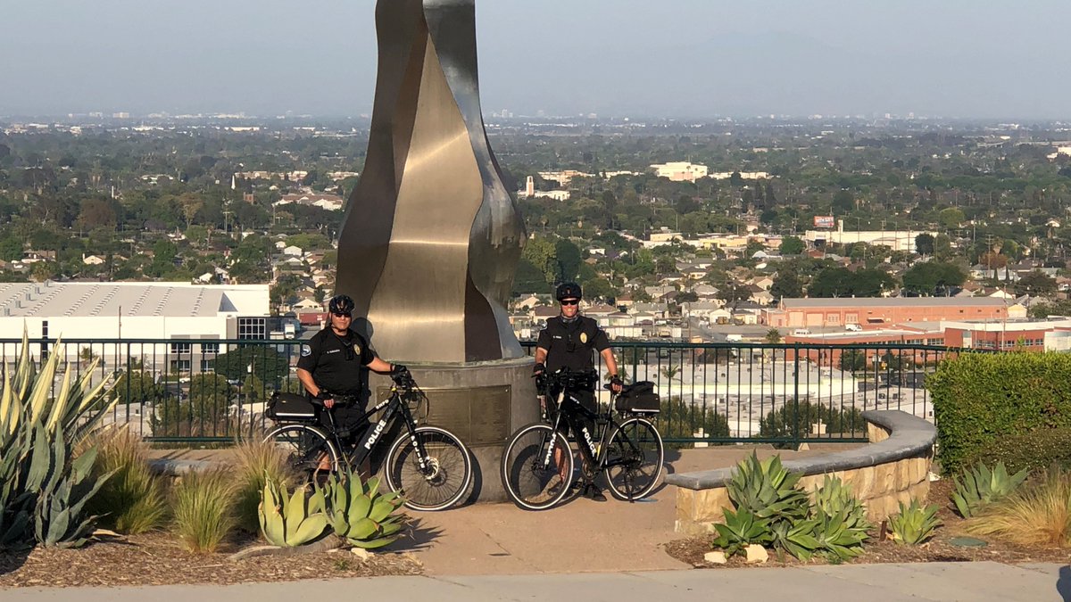 SignalHill_PD's tweet photo. Hello 👋 from part of our bicycle patrol detail team! Feel free to give them a wave if you see them out and about! #SHPD #communitypolicing https://t.co/z4xdhNpq9w