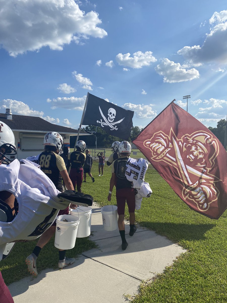 RiverdaleFB's tweet photo. We are here. It is time.
#Gameday #BeatHardee
#SellGold #RiseUp π΄ββ οΈπ https://t.co/xyBGCyrUzW