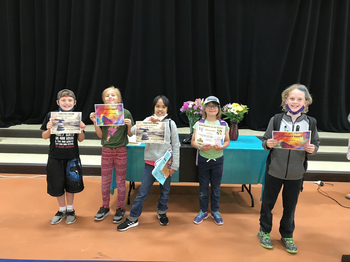 marissadpowell's tweet photo. South pass, end of year assembly, and ice cream sundaes! #myclassrocks #everybobcateveryday  @LanderSchools @Fremont1_BCreek https://t.co/g806rEC2M0