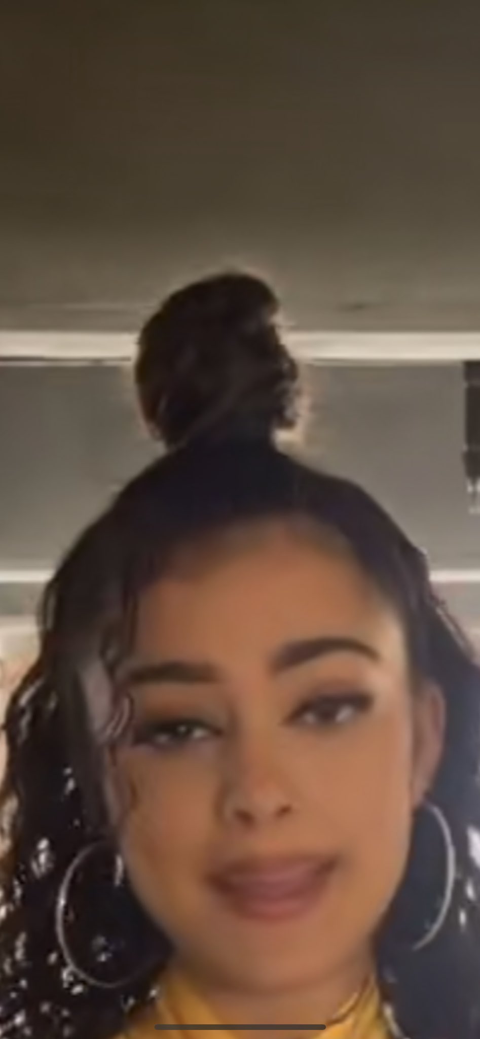 My bun looks like a person https://t.co/6HblKkWHHt