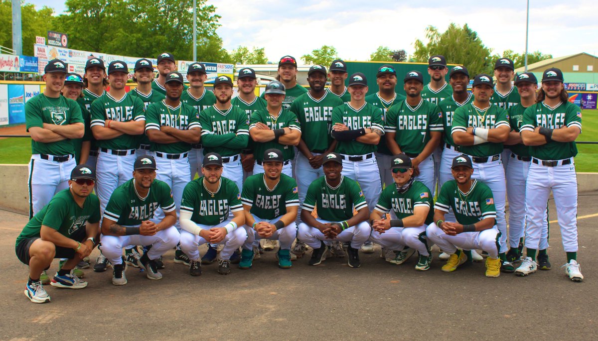 cmueagles's tweet photo. Team photo for @CMU_BASEBALL! World Series action for your Eagles starts this Saturday at 8:30 p.m. (CST). #GoGreen🟢⚪️ https://t.co/oSBvuYrfOr