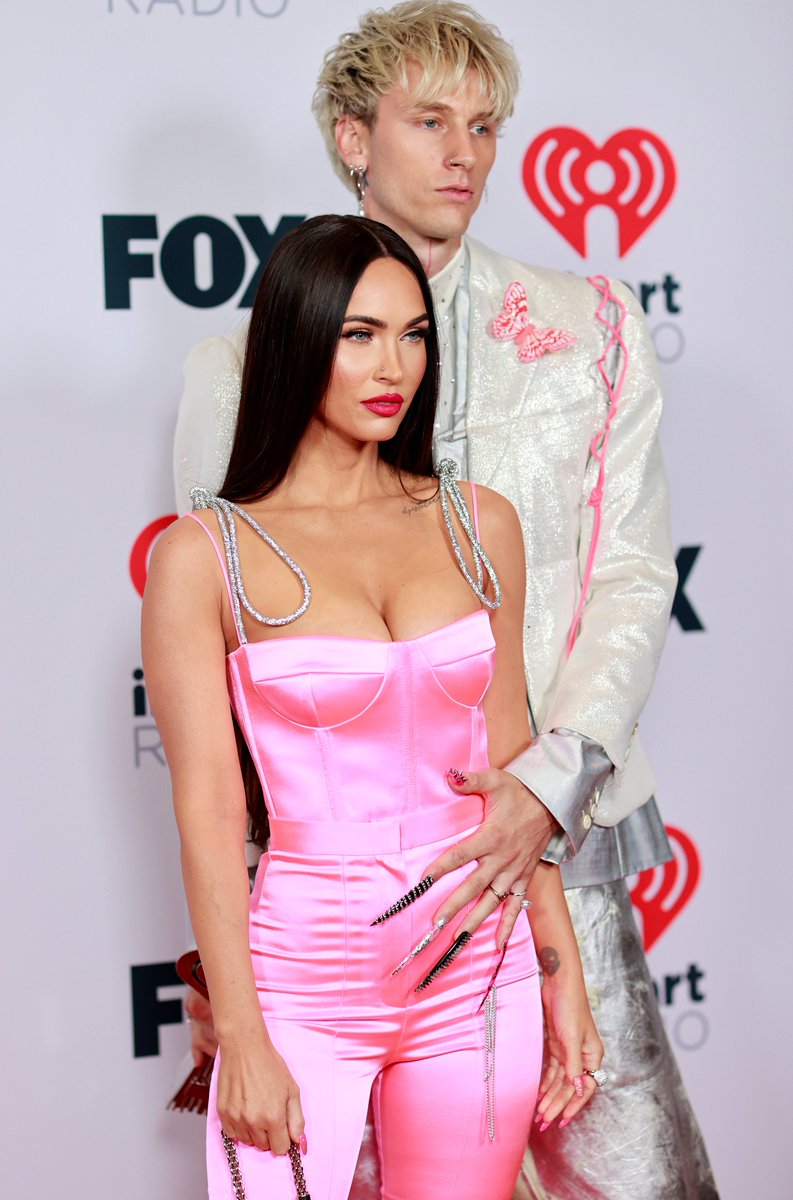 enews's tweet photo. Then they showed up and we can't get enough of it. 💕 #iHeartAwards2021 https://t.co/WC7bsnUjip