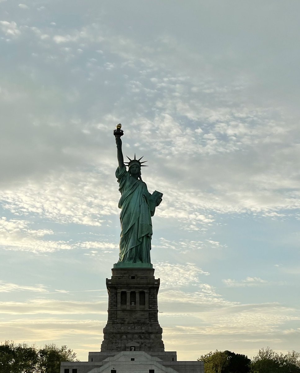 LizThomasStrat's tweet photo. Lady Lib, glowing strong. https://t.co/HeWDJIn1QB