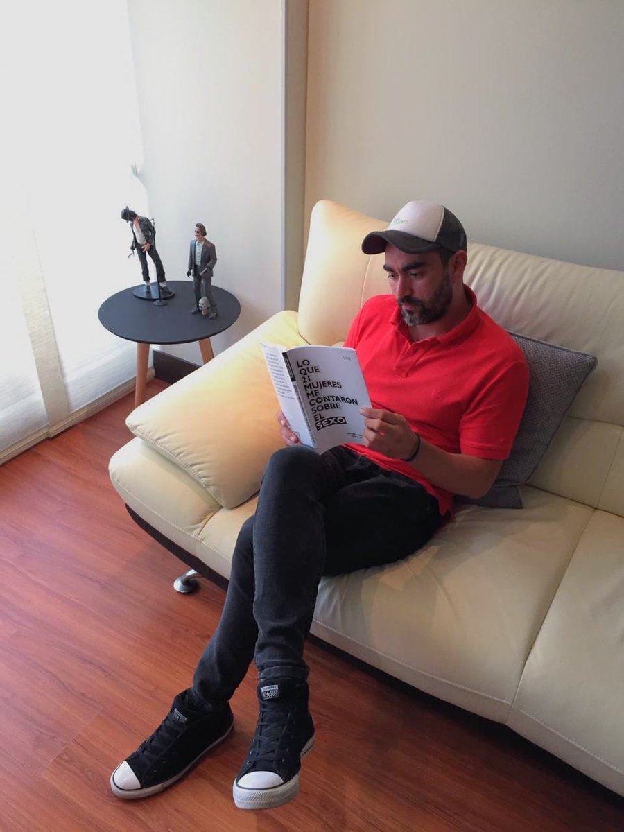 RepublicaOtra's tweet photo. Twitter, necesitamos vender 1.000 copias de este librazo para salvar nuestro emprendimiento y financiar el blog, Otra República. Si no puedes comprar un ejemplar (50+envío) un RT sería un regalo del cielo. Millón de gracias. Whatsapp 319 593 0559. Enlace: https://t.co/3cb9srd93e https://t.co/IaYju08RU0