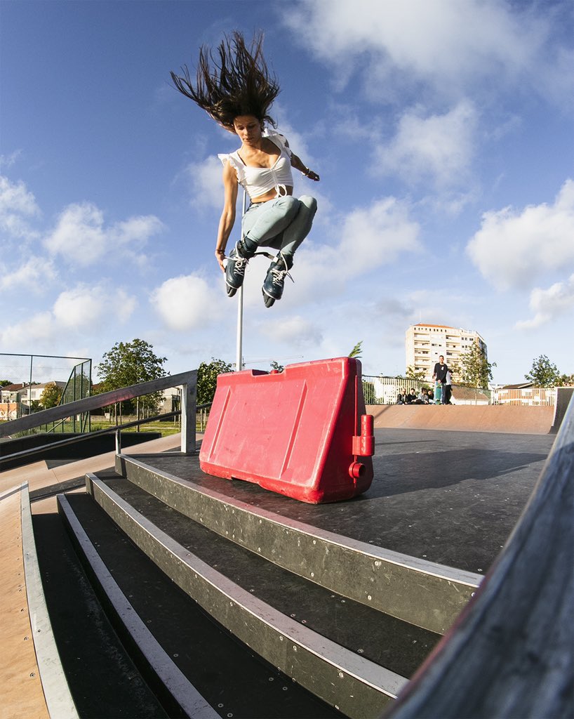 InsMargaridaa's tweet photo. Quando digo que ando de patins, eu sei que vcs acham que é tipo andar num spot plano sempre em frente, mas eu juro que não xD https://t.co/YQypjocNUZ