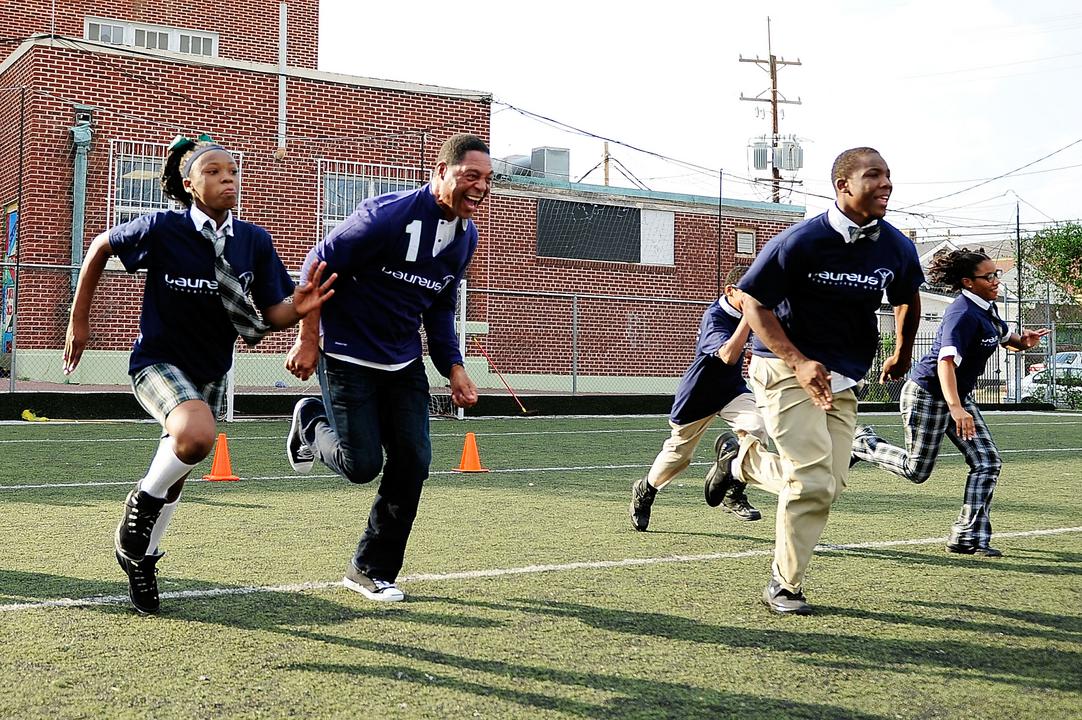 For today's #FunderFriday feature, we are highlighting @Laureus_USA. Thank you, Laureus USA, for partnering with orgs like #ChicagoRun, improving the lives of youth, and uniting communities through the power of play and sport equity. #SportforGood #SportforGoodChi