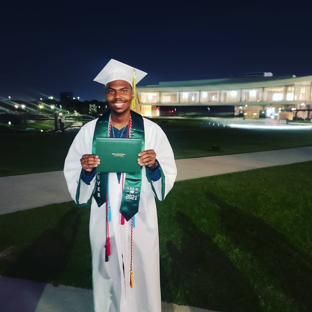 Fly_Ty_D's tweet photo. 21' out 
Thankful for all the people that made this possible!!💛💚🌟 https://t.co/HdsniLaY8v