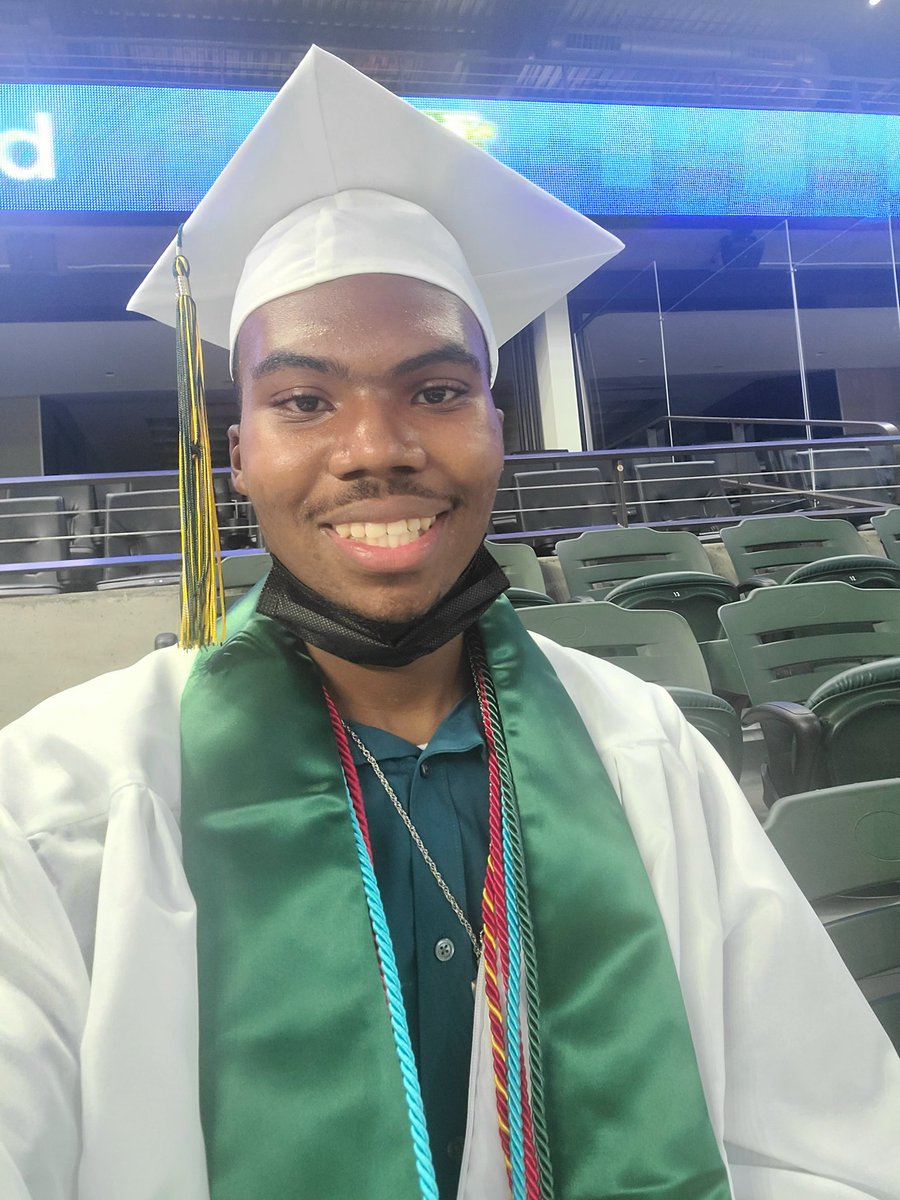 Fly_Ty_D's tweet photo. 21' out 
Thankful for all the people that made this possible!!💛💚🌟 https://t.co/HdsniLaY8v