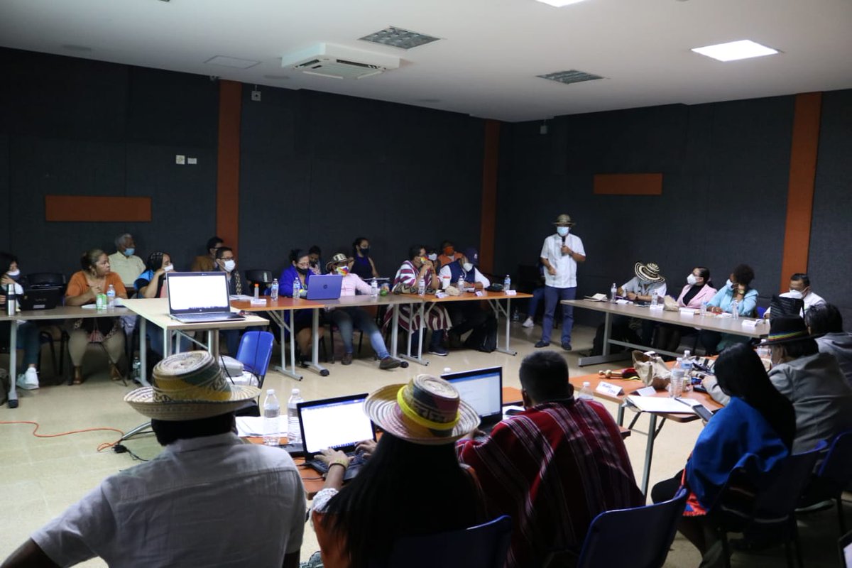 personeriamed's tweet photo. Con la participación de nuestro Equipo Especial de Asuntos Étnicos y Migrantes, se realizó una mesa de trabajo con @MinInterior, para generar una ruta de trabajo que permita avanzar en el registro de los ocho cabildos urbanos indígenas de Medellín. #PorTusDerechosMásCerca https://t.co/wGJJGXQvjh