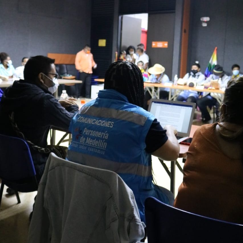 personeriamed's tweet photo. Con la participación de nuestro Equipo Especial de Asuntos Étnicos y Migrantes, se realizó una mesa de trabajo con @MinInterior, para generar una ruta de trabajo que permita avanzar en el registro de los ocho cabildos urbanos indígenas de Medellín. #PorTusDerechosMásCerca https://t.co/wGJJGXQvjh