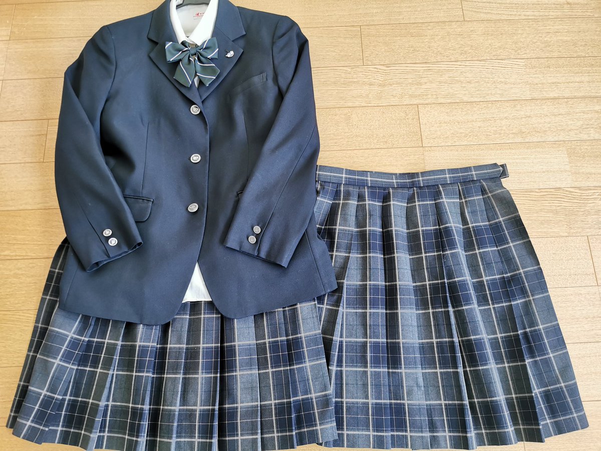 神奈川県立川崎北高校の制服セットを買い取らせて頂きました。襟元は緑 