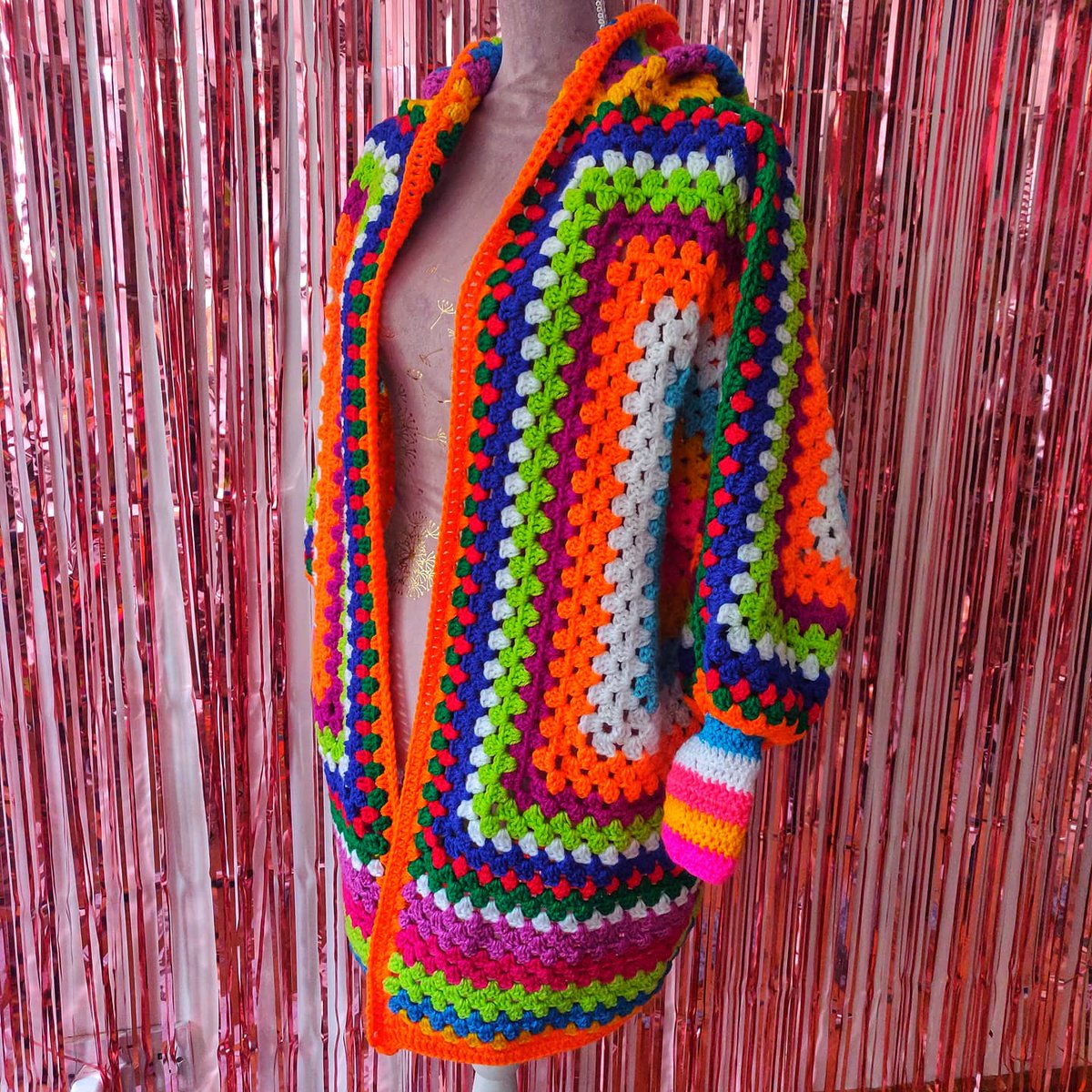 inkedhibiscus's tweet photo. Monday, a man admired my cardigan while I was out yarn shopping. When I answered that I DID sell them, he ordered one immediately for his wife's birthday next week.

Got home and realised I have no contact info for him, so fingers crossed he's working in the same spot tomorrow!🤞 https://t.co/pyNDvh0nd3