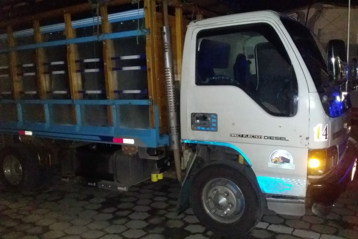 GoberCarchi's tweet photo. La #UIDH de la SZ de @PoliciaEcuador, Carchi N 4, aprehendió dos vehículos ecuatorianos que transportaban #GLP sin ninguna justificación.
#NoAlContrabando https://t.co/4OSOOy82bG