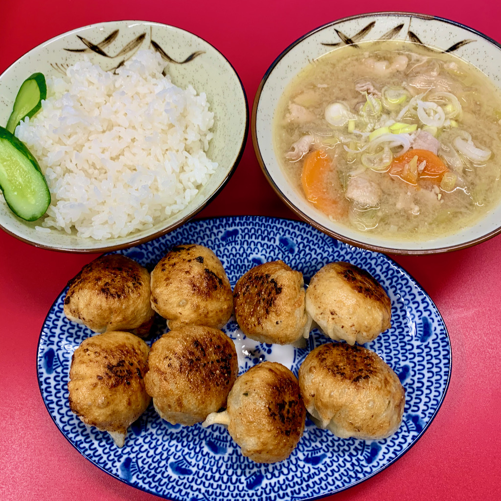 六厘舎の創業者、三田さんが「激しく激しくお勧め」していたので、そこまでオススメするなら間違いないだろうと、まんまと乗っかってみました。新味ではなく薬味（生七味）を追加しただけだが確かにはまり、もう通常のつけめんに戻れない。そして「「包琳 (ぱおりん)」」と連食。このハシゴは最高！